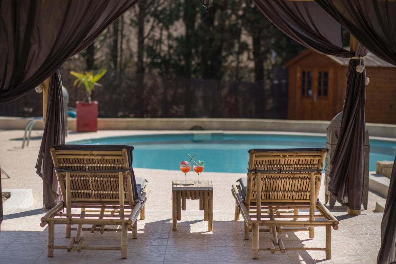 El Sama-In Jacuzzi et Piscine chauffée Villa LʼIsle-sur-la-Sorgue Esterno foto